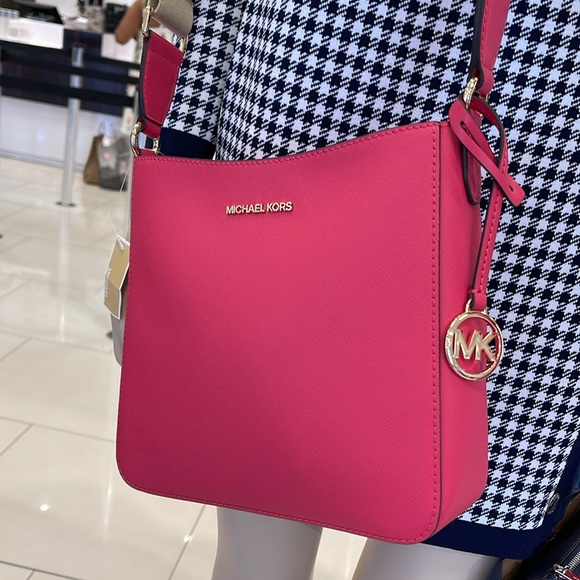 Michael Kors Jet Set Travel Small Messenger Crossbody Bag
Electric Pink 
NWT - Picture 13 of 16
